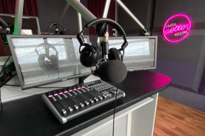 Rádio Aetter predstavuje novú zvukovú grafiku - jej hlasom je študent FMK Rádio Aetter predstavuje novú zvukovú grafiku - jej hlasom je študent FMK