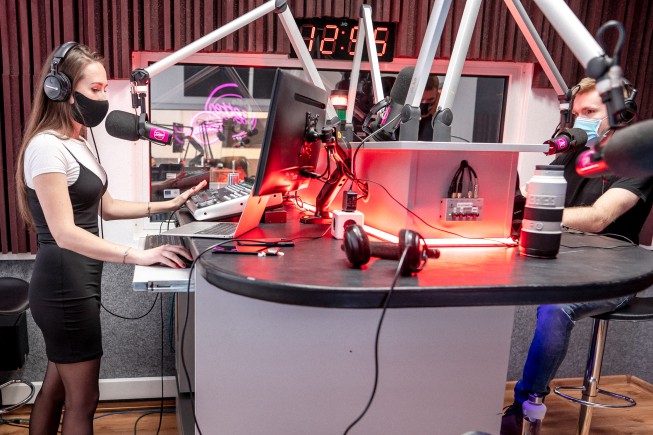 Rádio Aetter odštartovalo svoje vysielanie vlastnou piesňou Rádio Aetter odštartovalo svoje vysielanie vlastnou piesňou