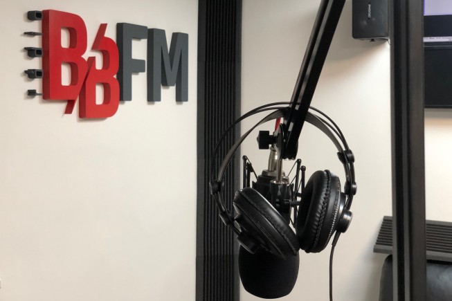 Prípravy na spustenie BB FM rádia vstupujú do záverečnej fázy