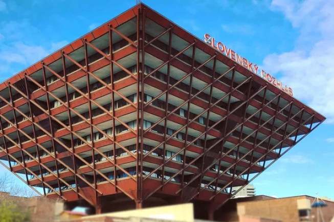 Radio Slovakia International už 30 rokov vysiela z rozhlasovej pyramídy do sveta Radio Slovakia International už 30 rokov vysiela z rozhlasovej pyramídy do sveta