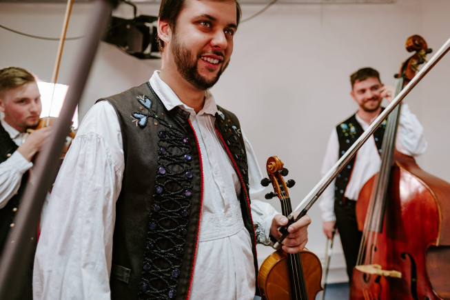 Extrémisti chcú zasahovať aj do rádií. Radi by viac ľudoviek v éteri Extrémisti chcú zasahovať aj do rádií. Radi by viac ľudoviek v éteri