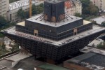 Mladík rozbil dvere Slovenského rozhlasu, hrozia mu tri roky