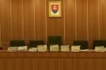 Najvyšší súd odložil vykonateľnosť rozhodnutia o udelení licencie Info Rádiu. Viva však pokračovať nesmie Najvyšší súd odložil vykonateľnosť rozhodnutia o udelení licencie Info Rádiu. Viva však pokračovať nesmie